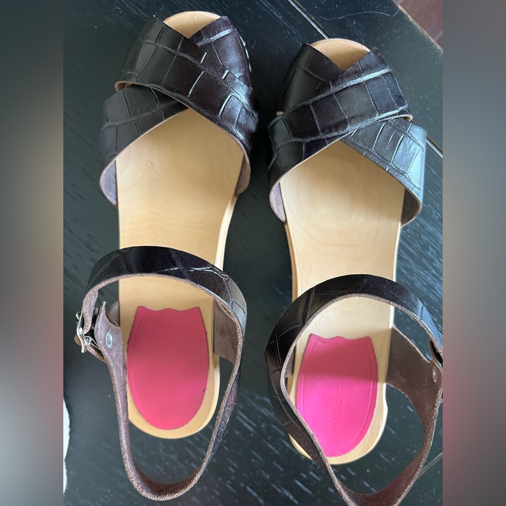 SWEDISH HASBEENS Mirja Sandal in Dark Brown Croc color, Size 38 (7.5)! EUC!